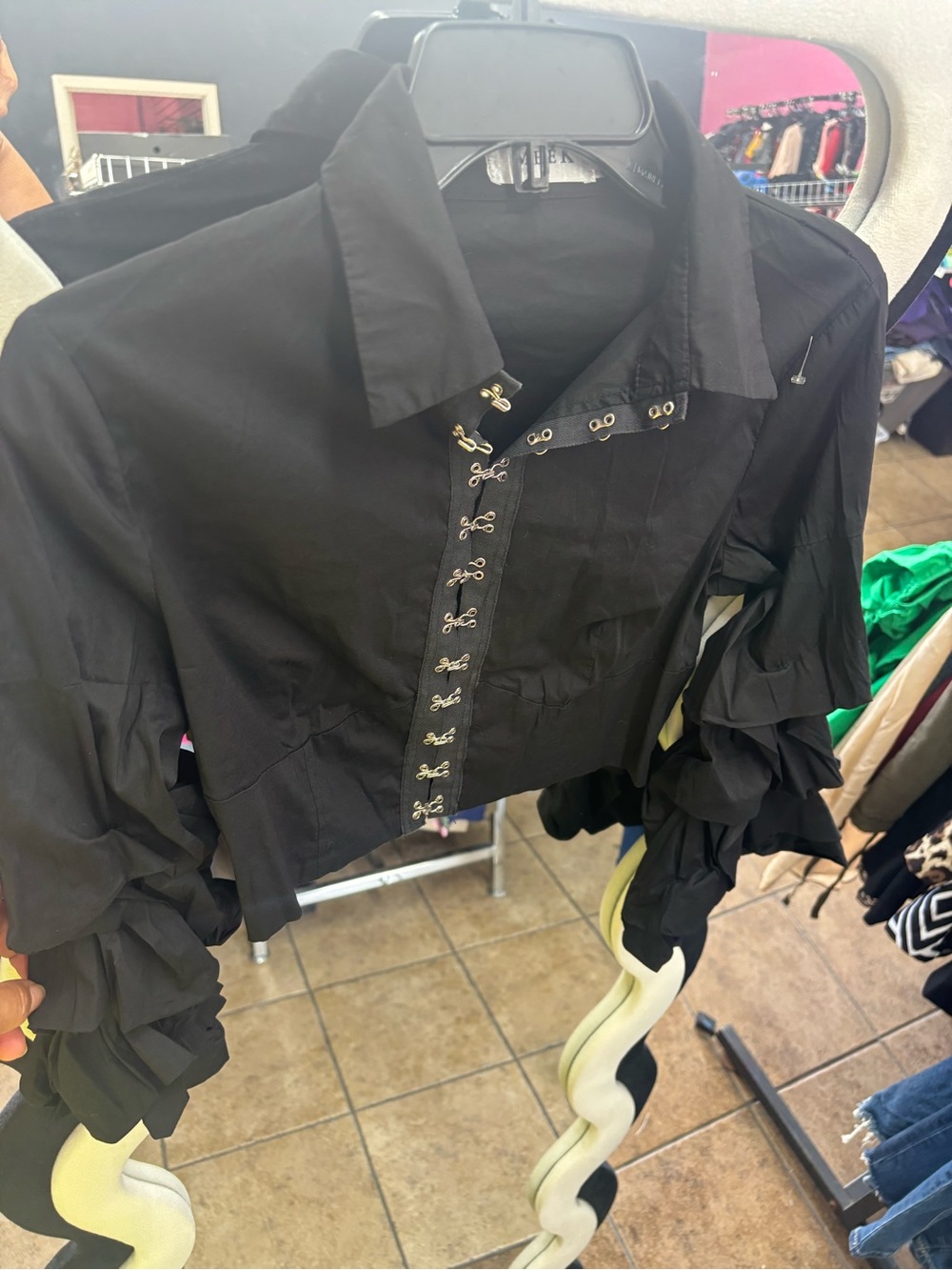 MEEK,Black Cropped Hook-and-Eye Ruffle Sleeve Top